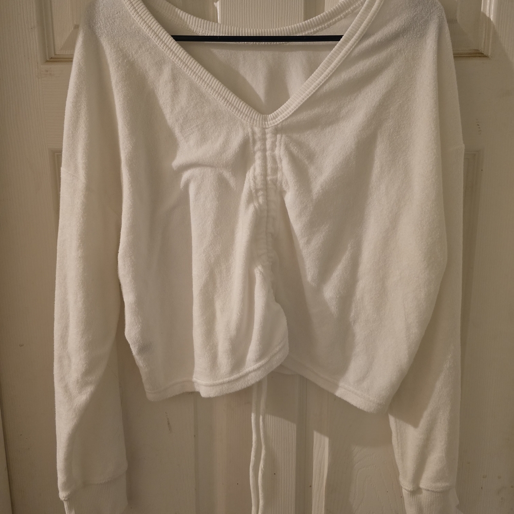 #122 Aerie Cream V-Neck Sweatshirt